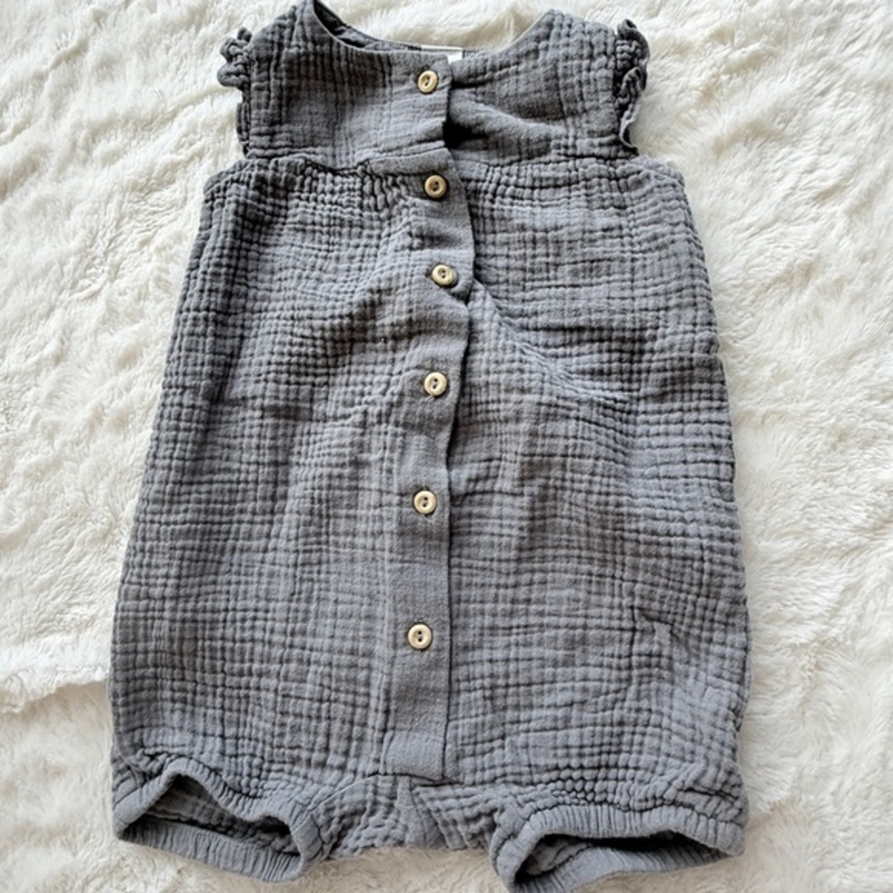 Baby H&M Gray Cotton 9-12 months flutter sleeve Summer Romper buttons AG